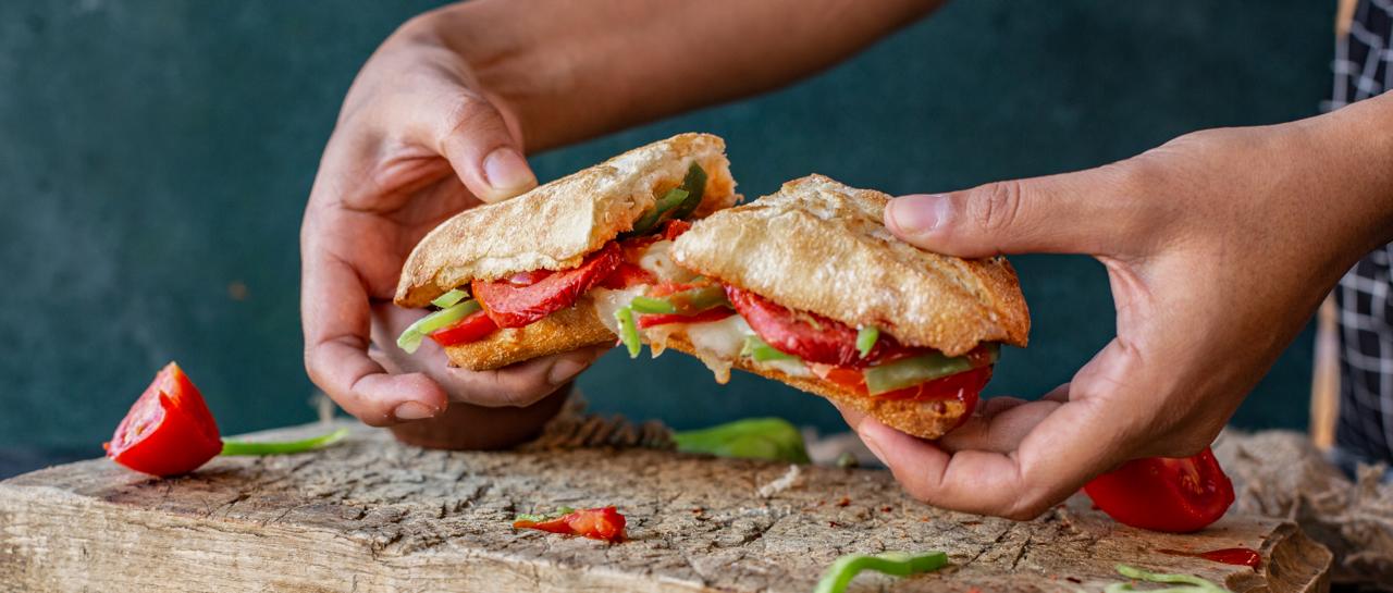 Pizza carnívora con pepperoni y carnes
